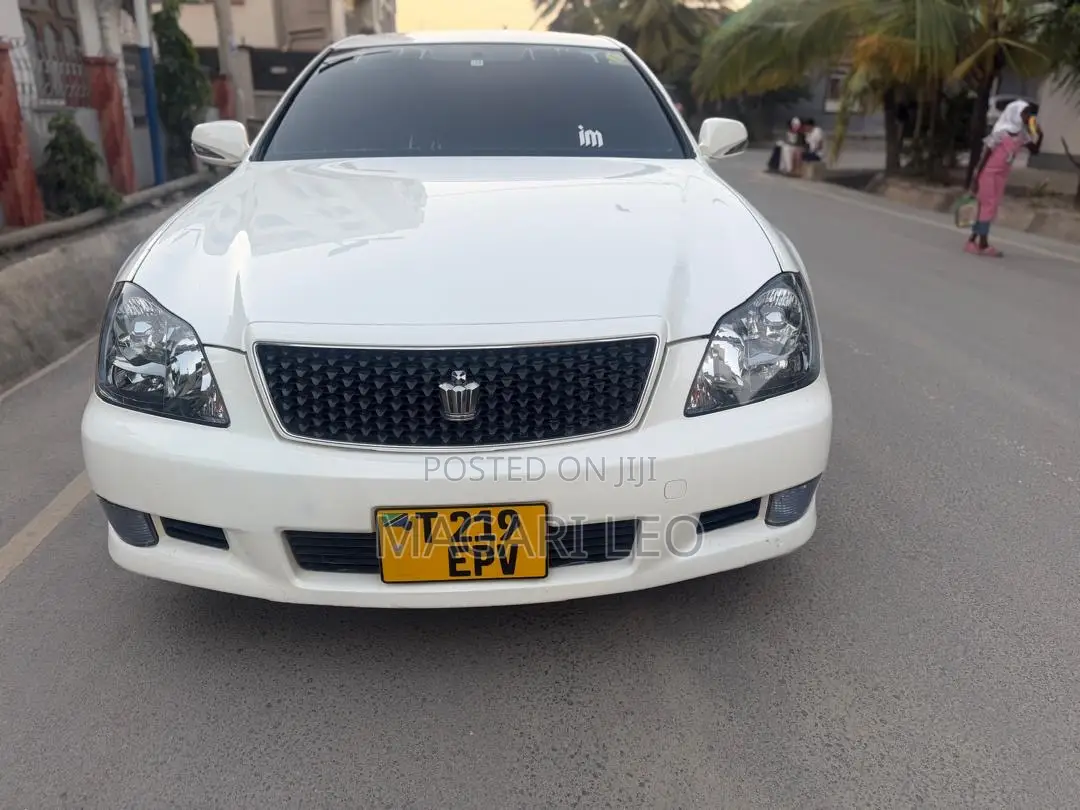 Toyota Crown Royale 2005 White