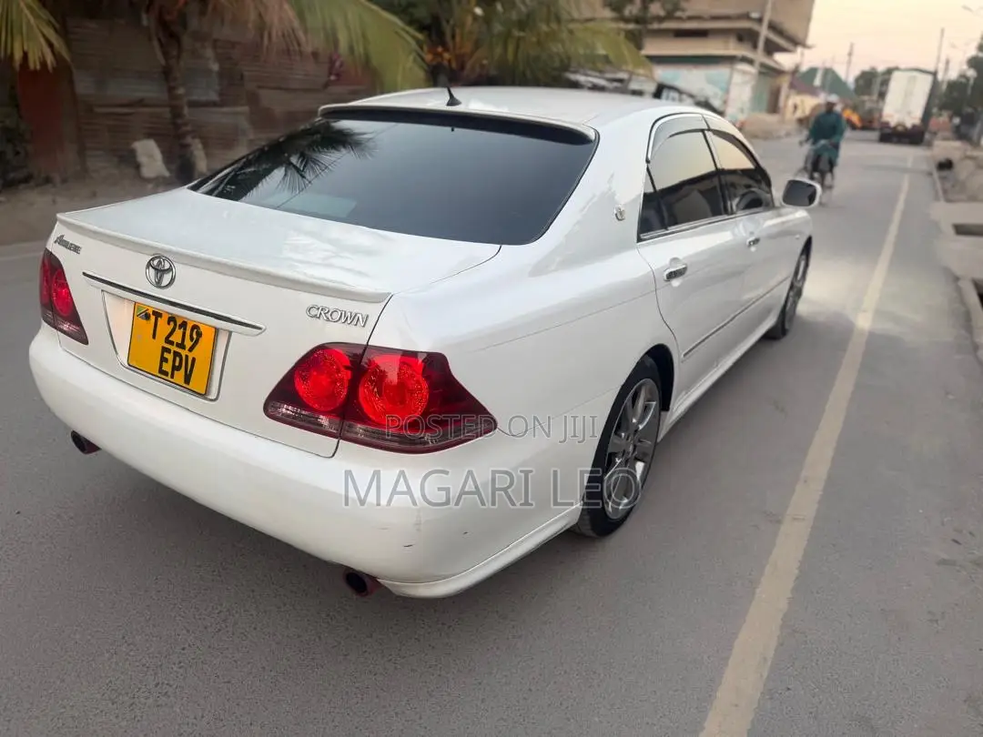 Toyota Crown Royale 2005 White