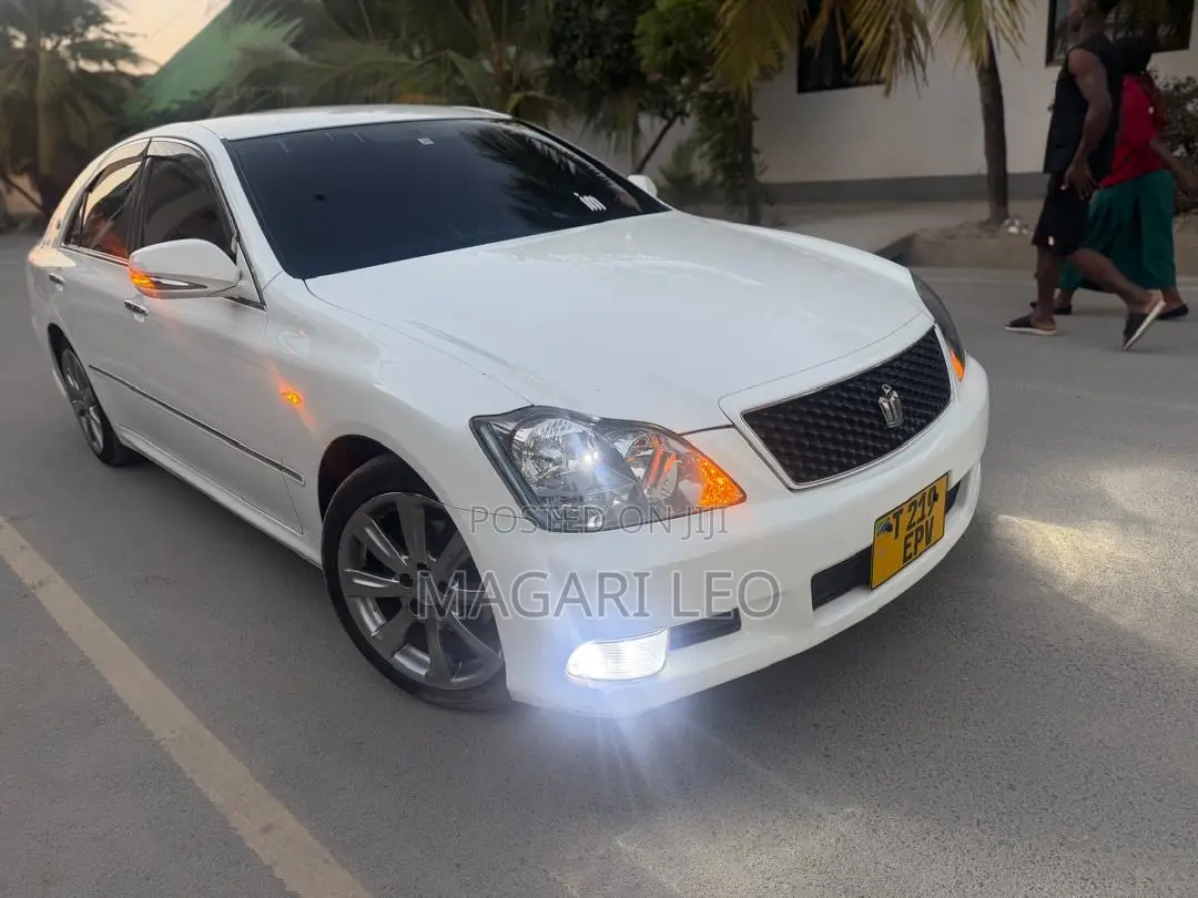 Toyota Crown Royale 2005 White