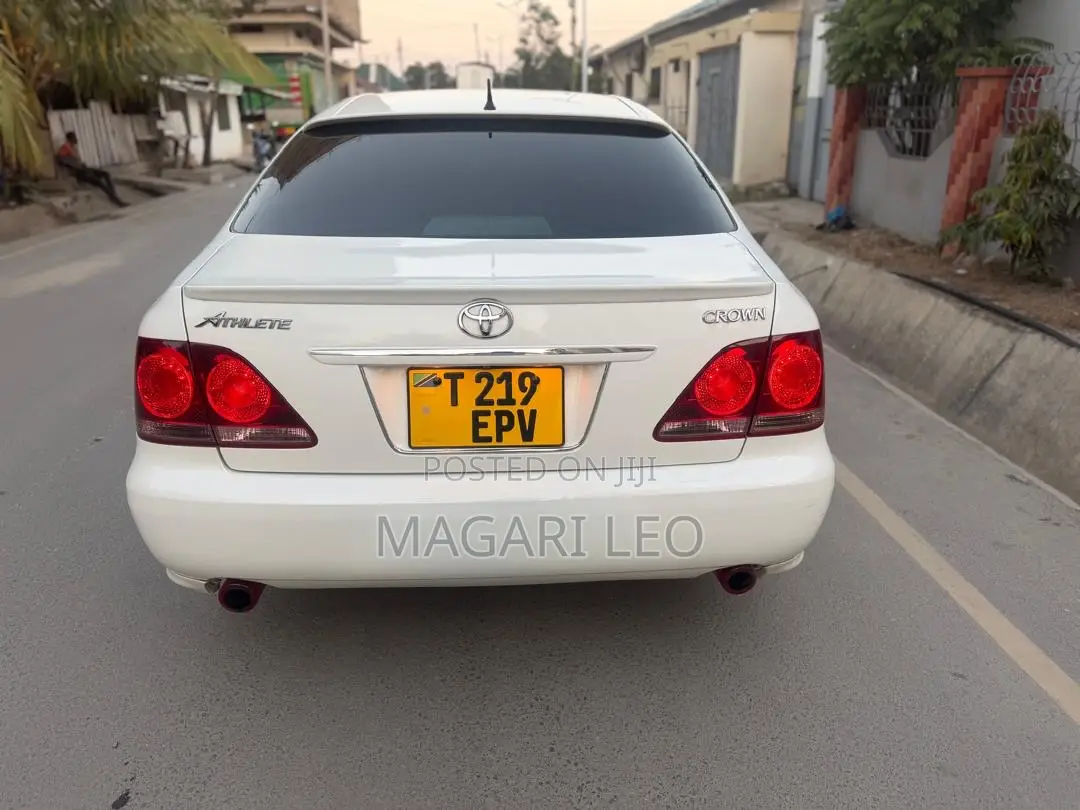 Toyota Crown Royale 2005 White