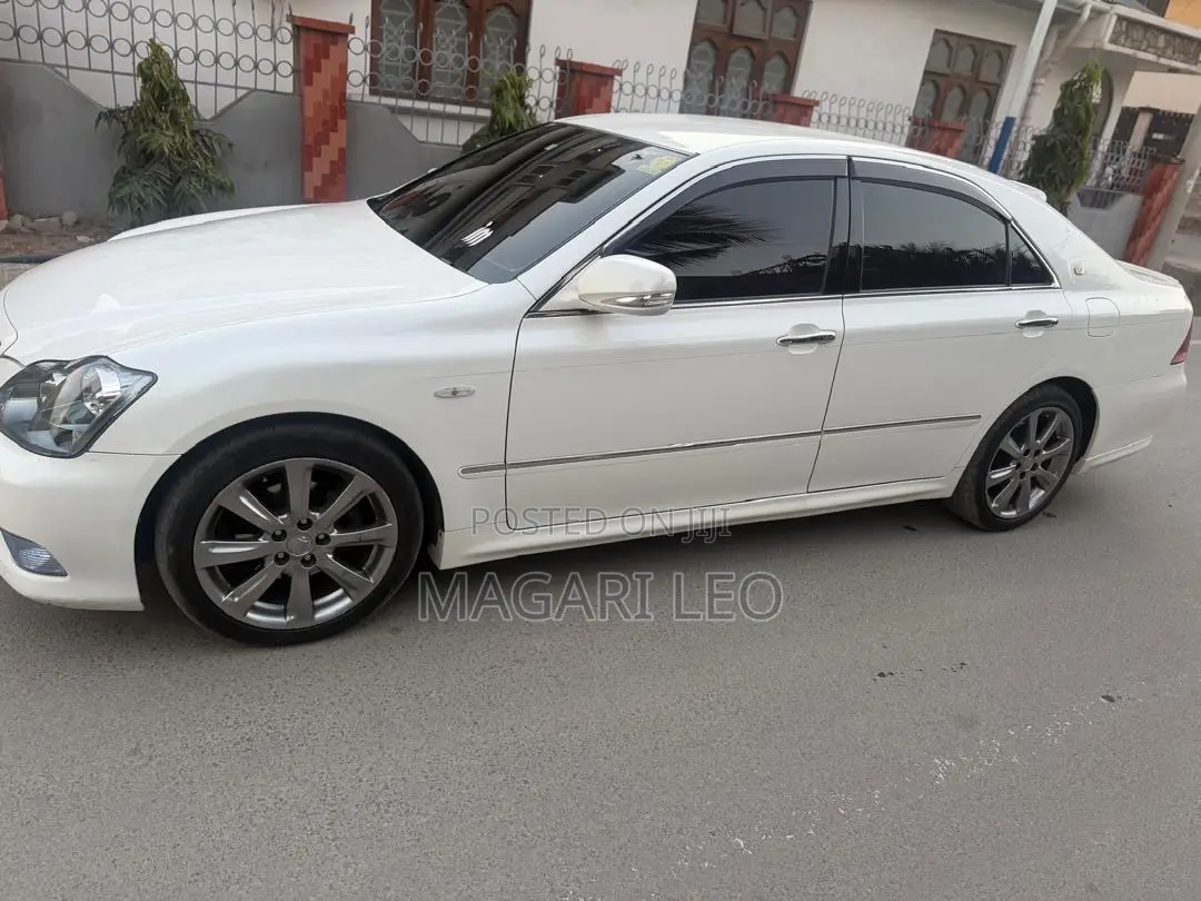 Toyota Crown Royale 2005 White