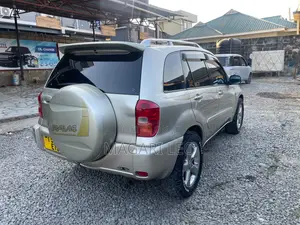 Toyota RAV4 1.8 2004 Gold
