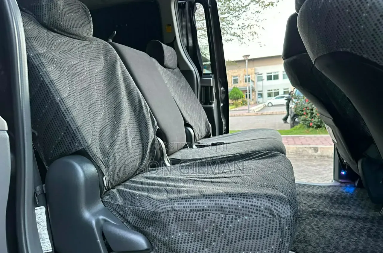 Toyota Noah 2008 Gray