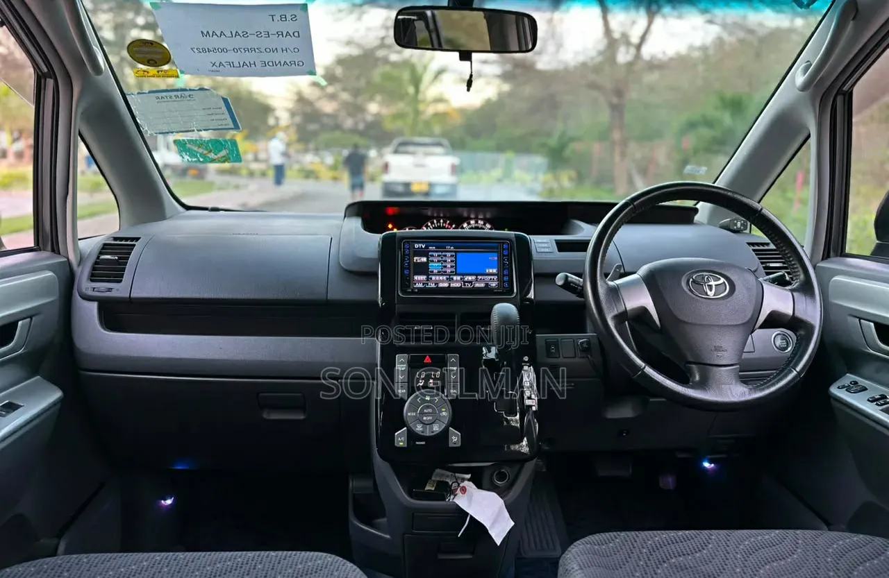 Toyota Noah 2008 Gray