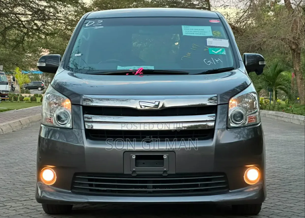 Toyota Noah 2008 Gray