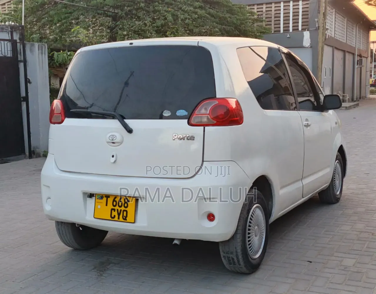 Toyota Porte 2005 White