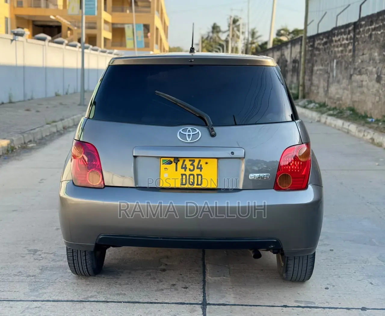 Toyota IST 2005 Gray