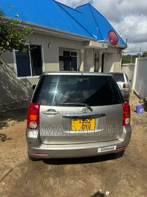 Toyota Raum 2003 Silver