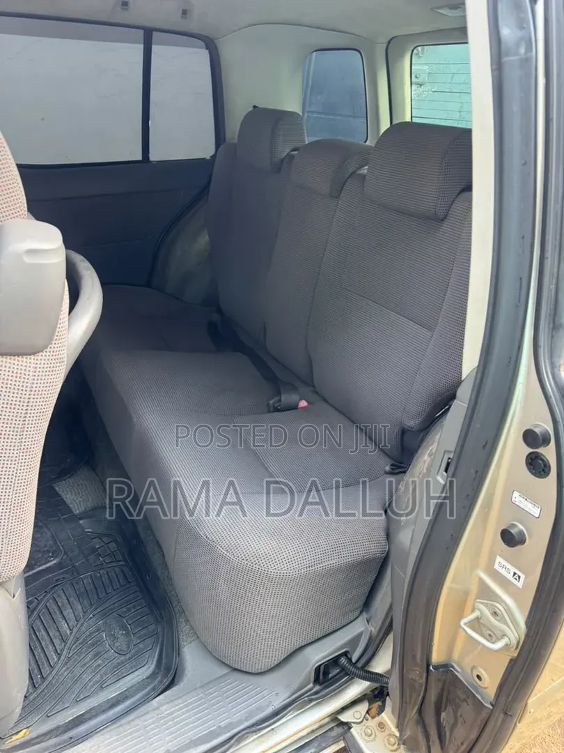Toyota Raum 2003 Silver