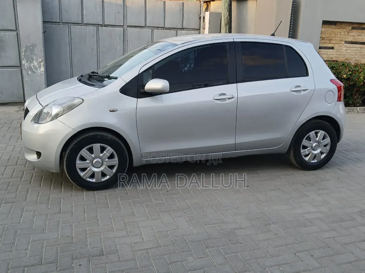 Toyota Vitz 2005 Silver