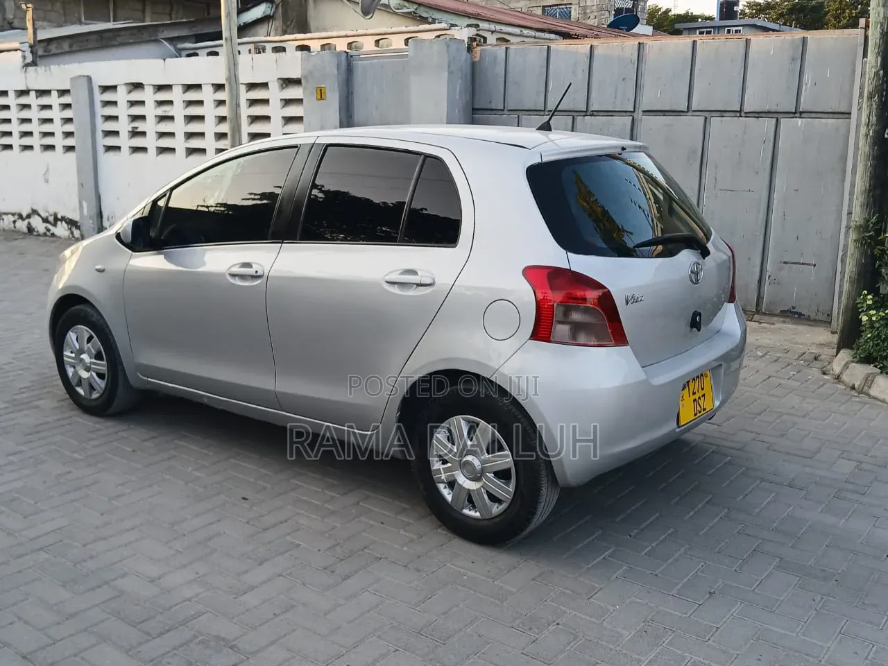 Toyota Vitz 2005 Silver