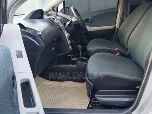 Toyota Vitz 2005 Silver