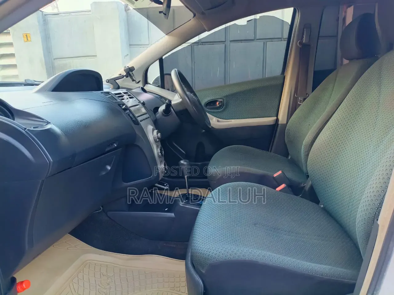 Toyota Vitz 2005 Silver