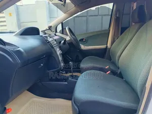 Toyota Vitz 2005 Silver