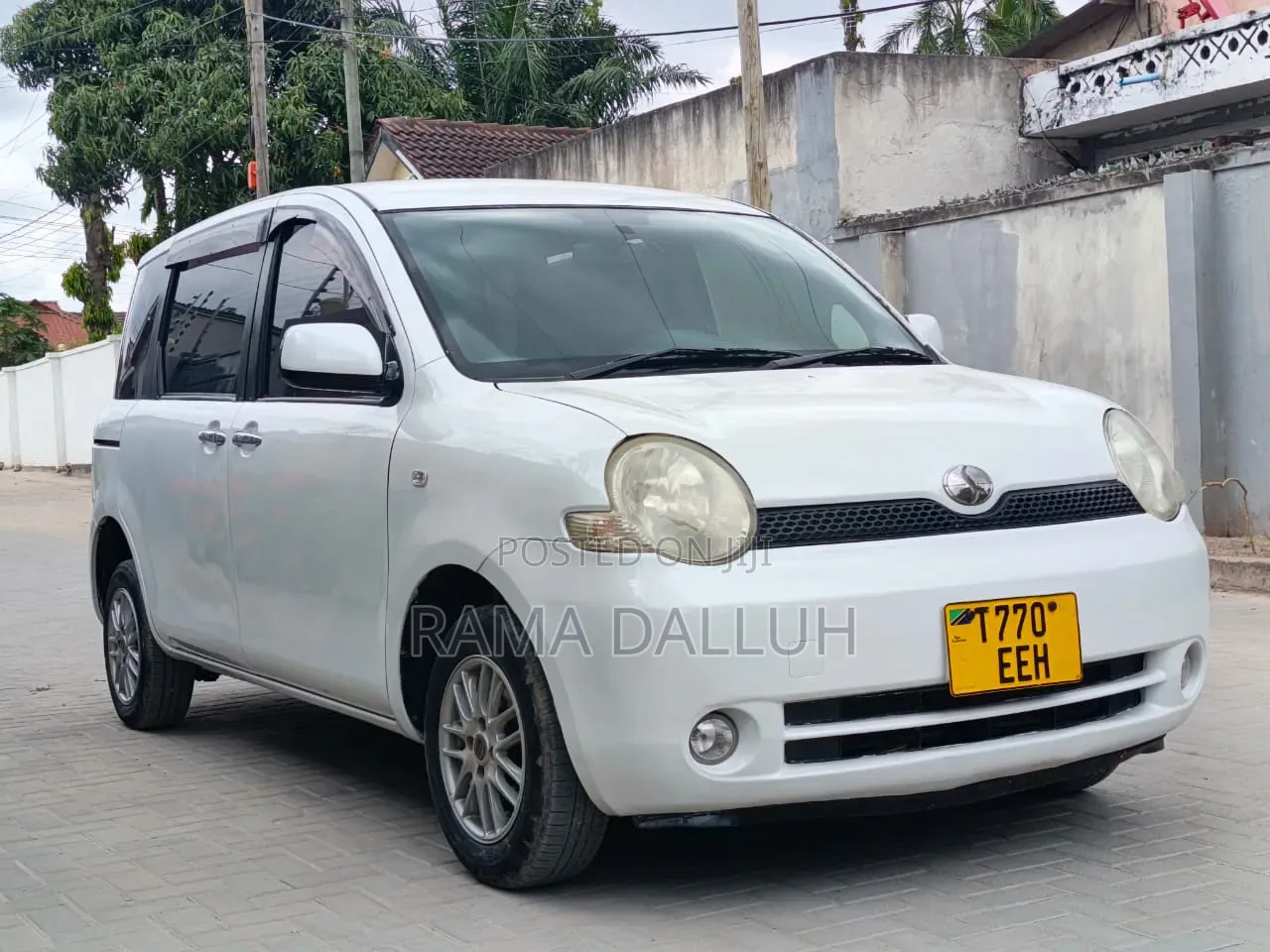 Toyota Sienta 2005 White