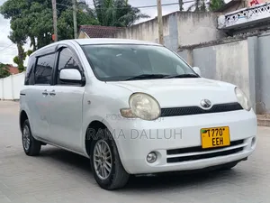 Toyota Sienta 2005 White
