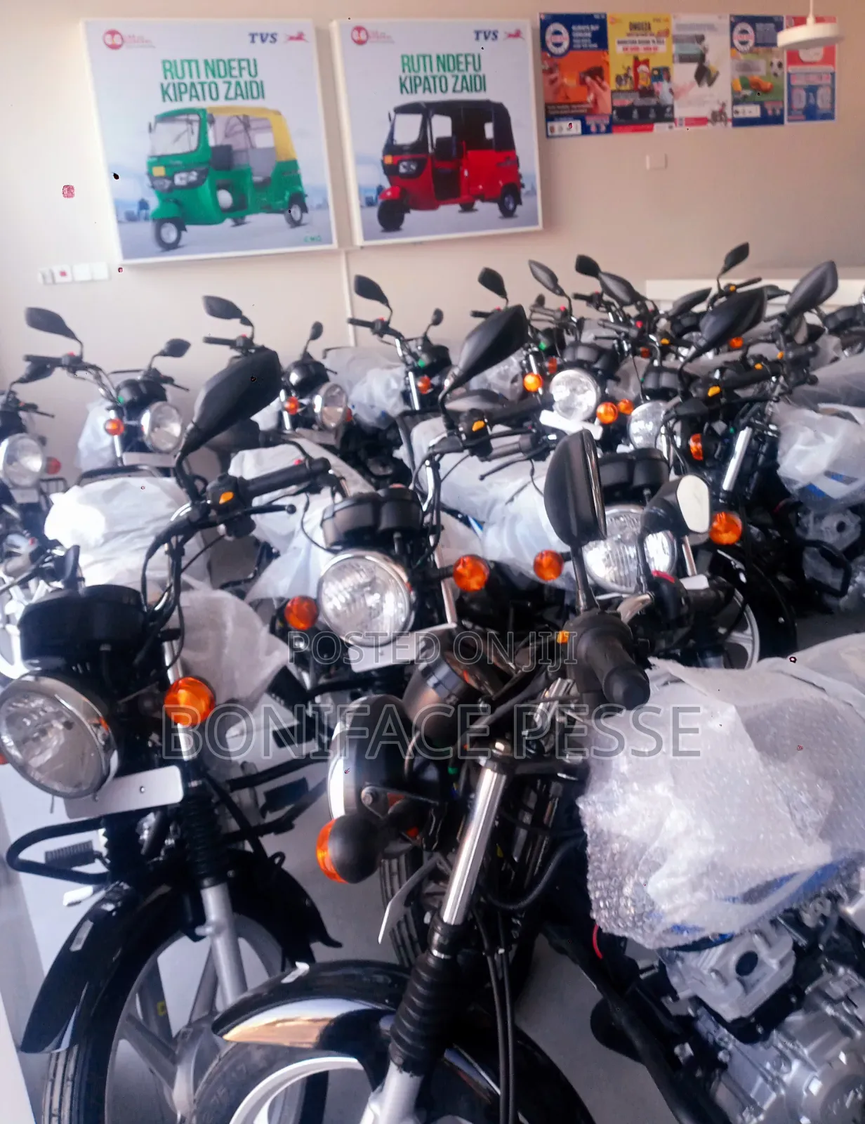New TVS HLX 125 2026 Black