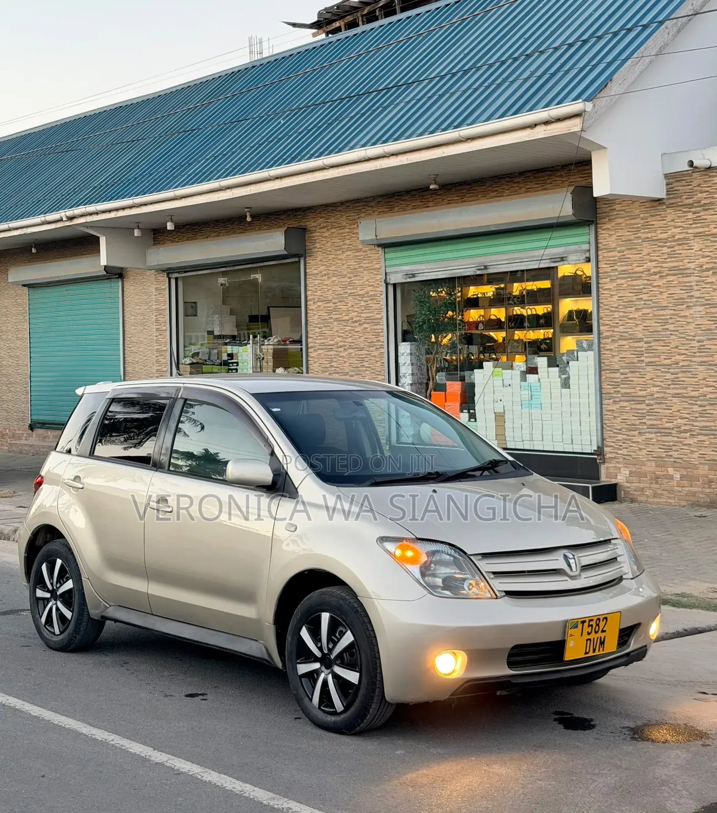 Toyota IST 2003 Gold