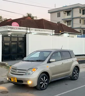 Toyota IST 2003 Gold