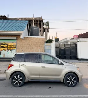 Toyota IST 2003 Gold