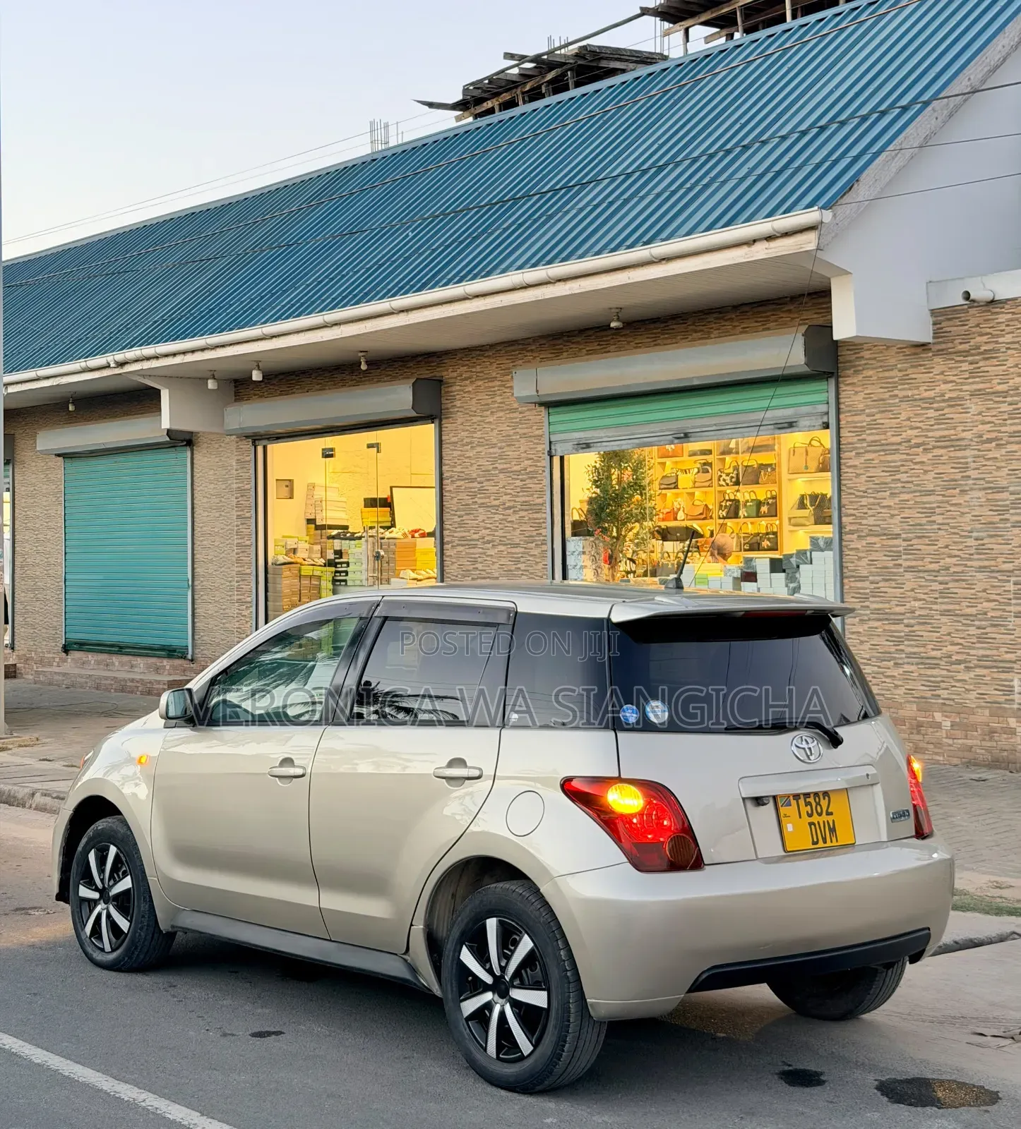 Toyota IST 2003 Gold