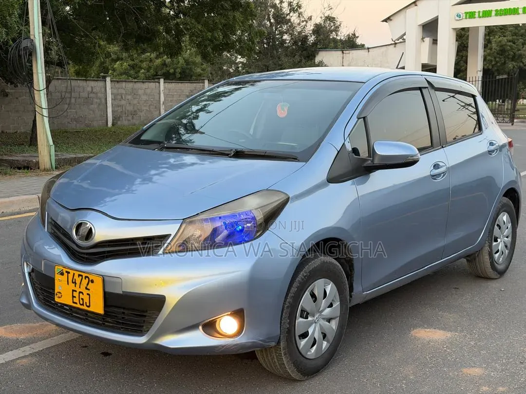 Toyota Vitz 2011 Blue
