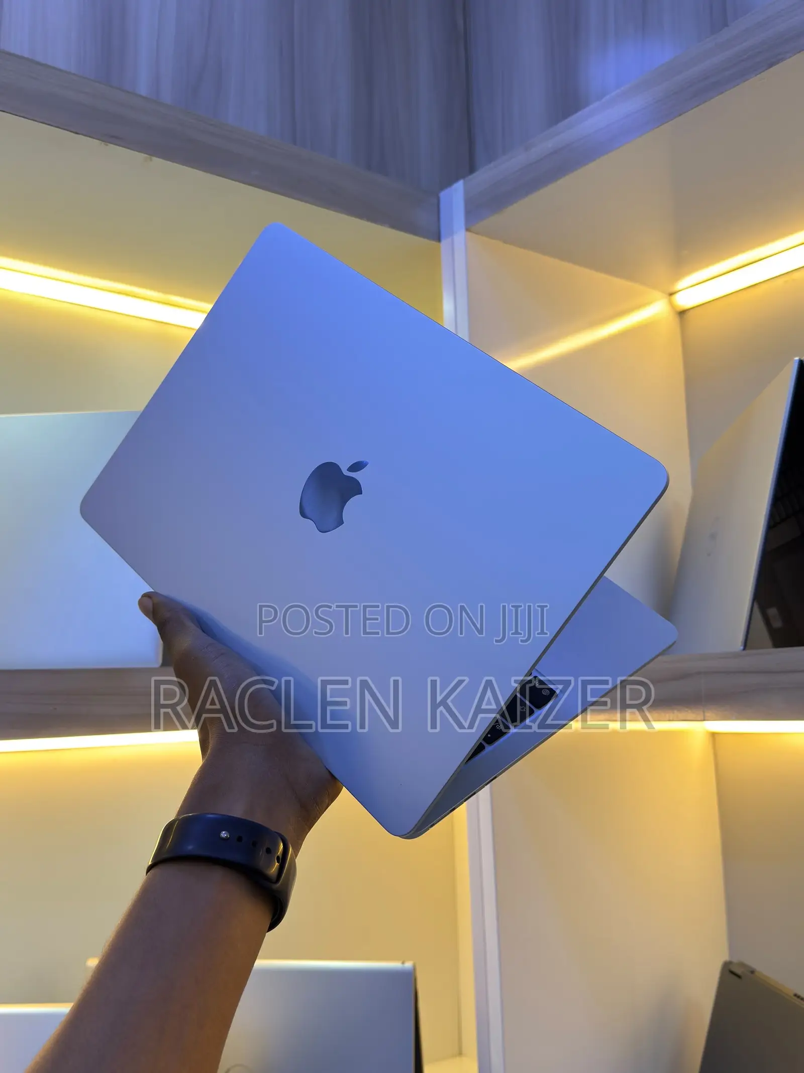 New Laptop Apple MacBook Air 2025 M4 16GB Apple M4 SSD 256GB