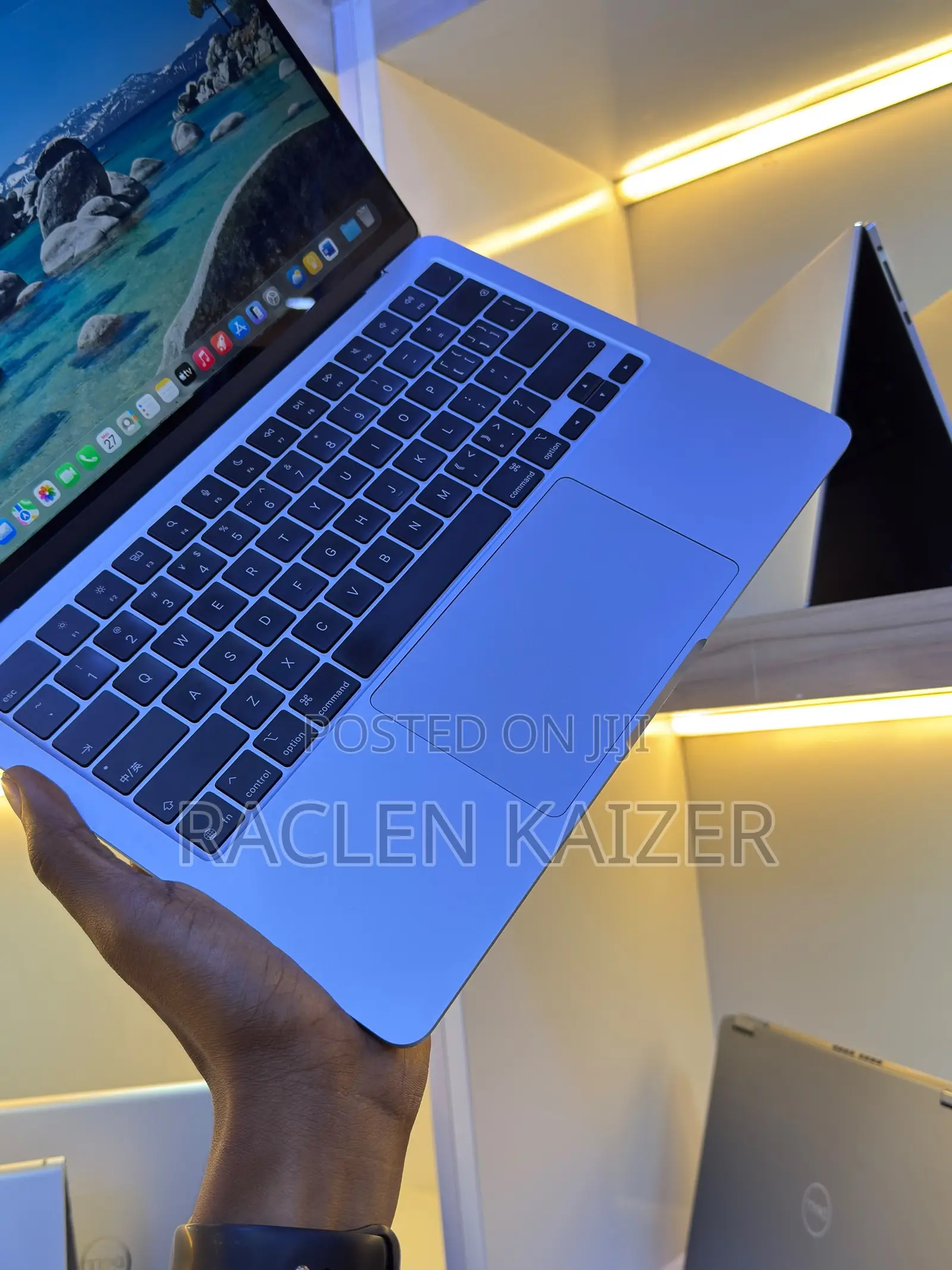 New Laptop Apple MacBook Air 2025 M4 16GB Apple M4 SSD 256GB