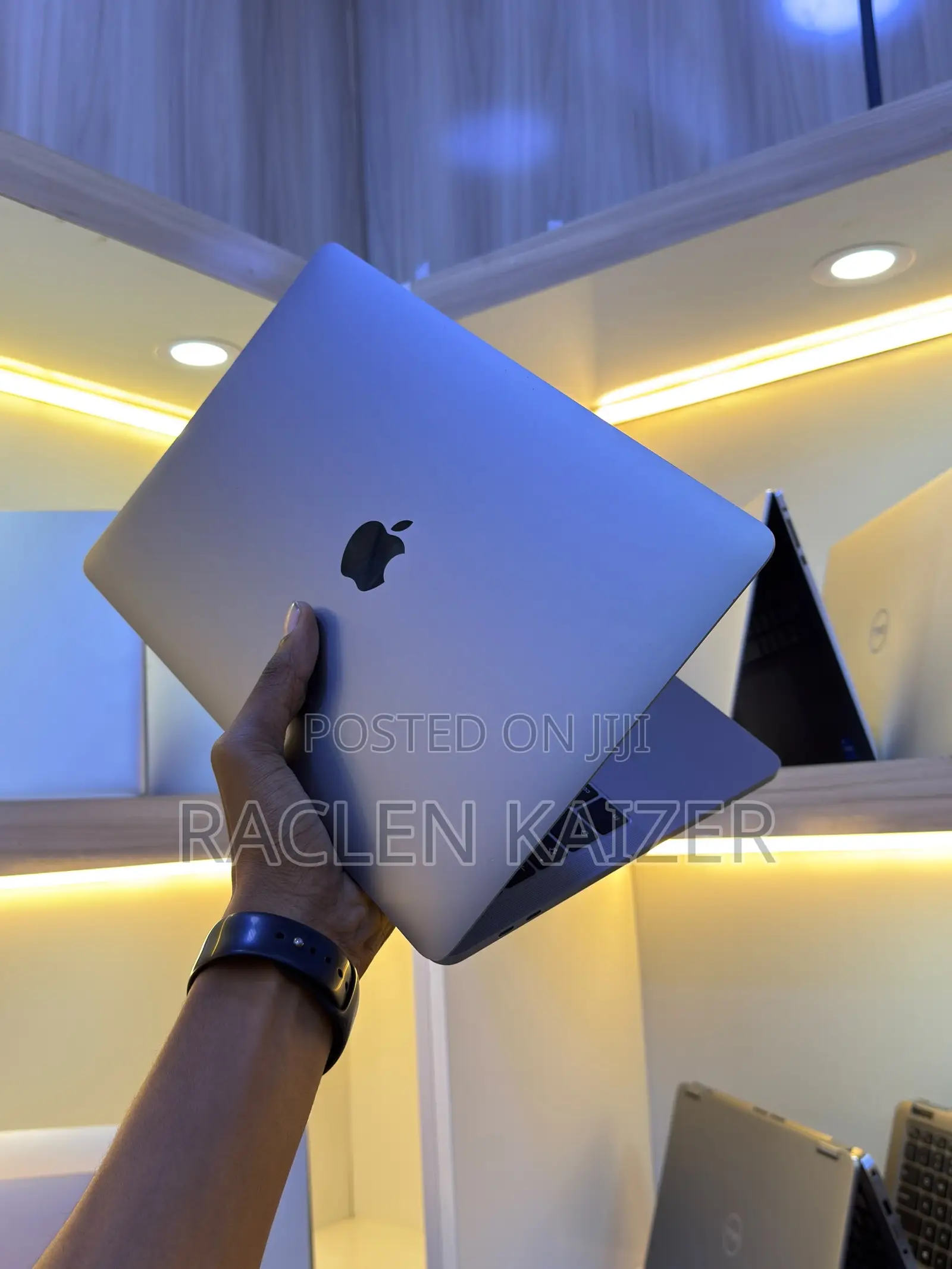 New Laptop Apple MacBook Pro 2019 8GB Intel Core i5 SSD 256GB