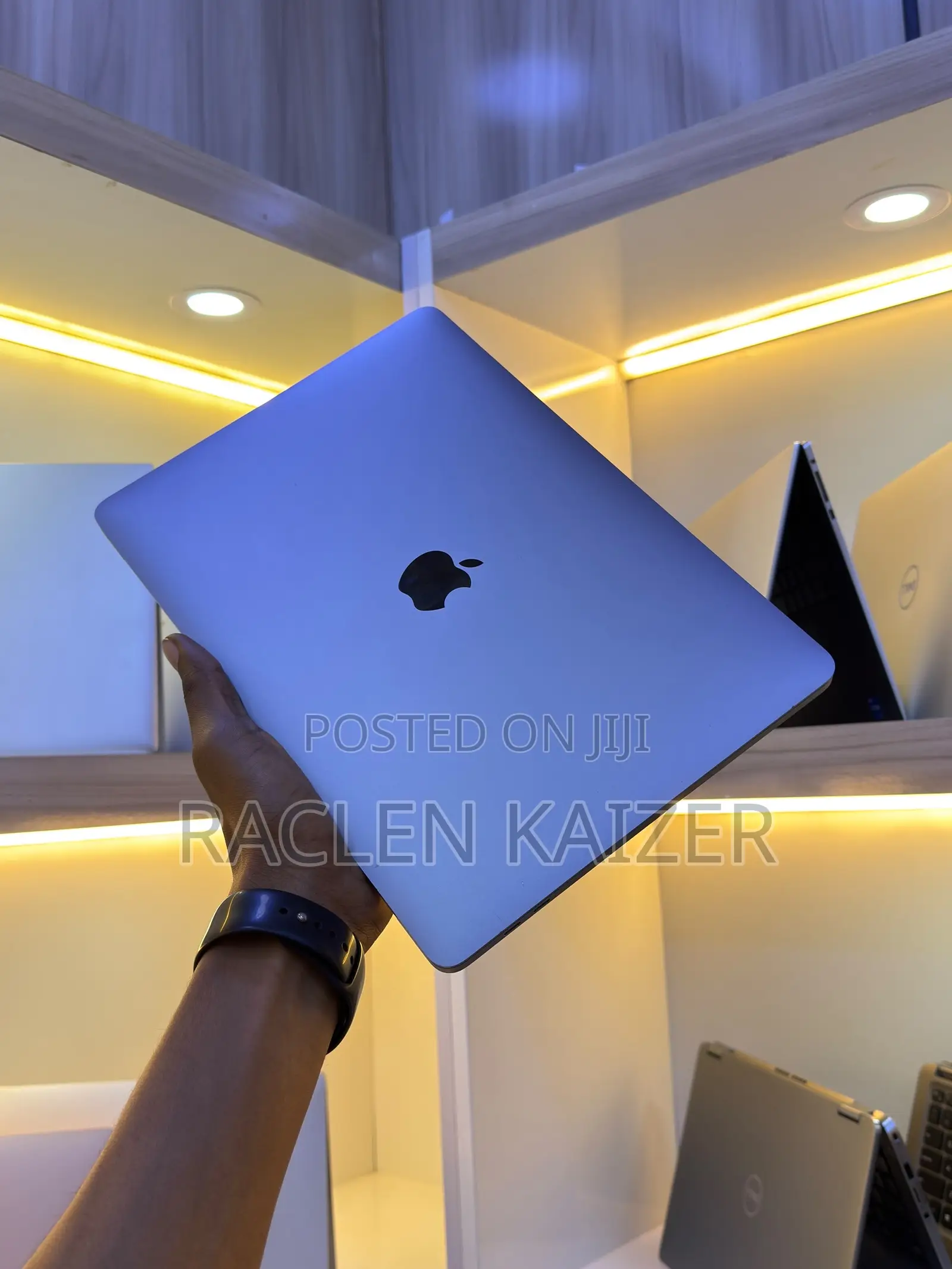 New Laptop Apple MacBook Pro 2019 8GB Intel Core i5 SSD 256GB