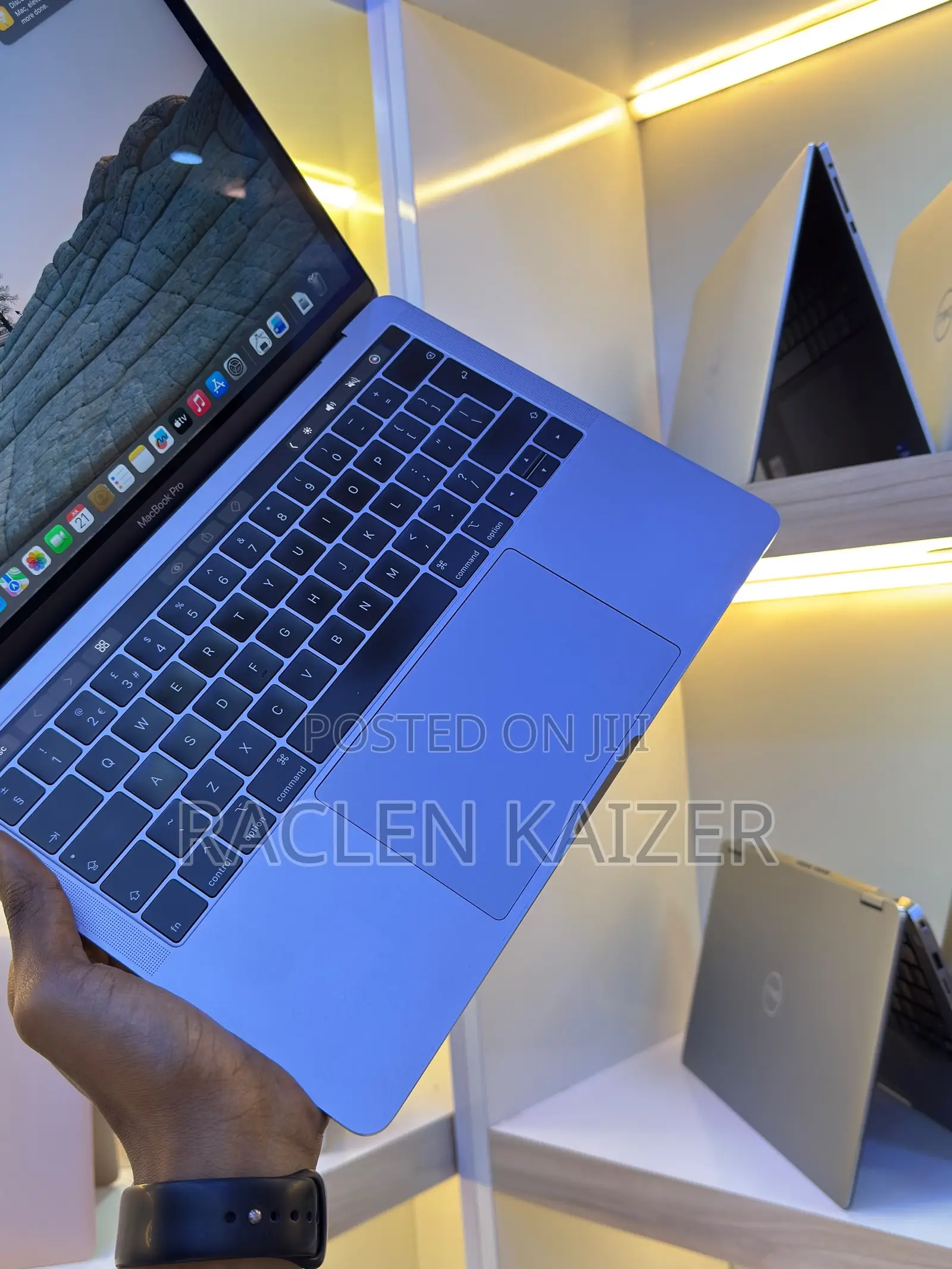 New Laptop Apple MacBook Pro 2019 8GB Intel Core i5 SSD 256GB