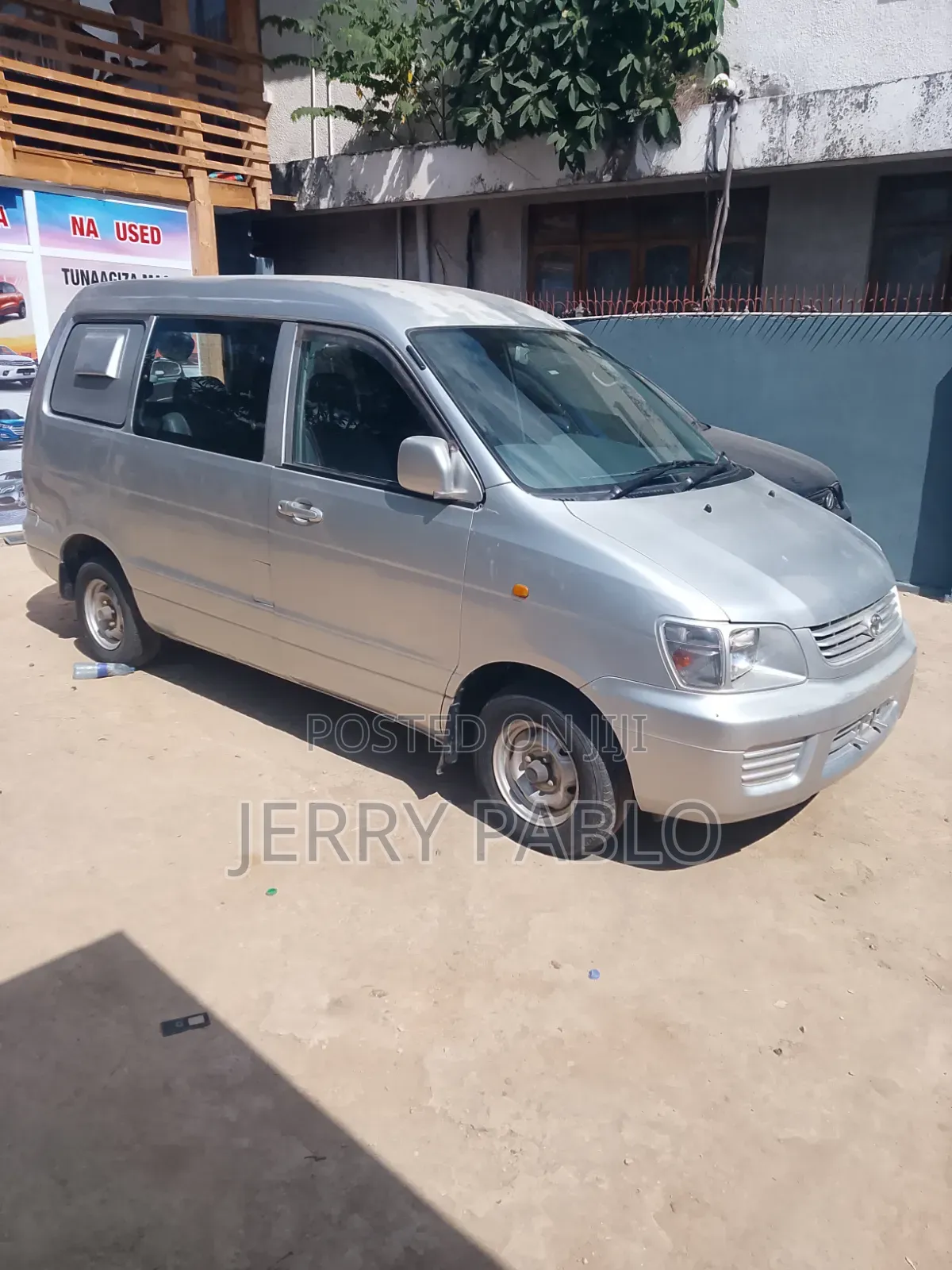 Toyota Noah 2005 Silver
