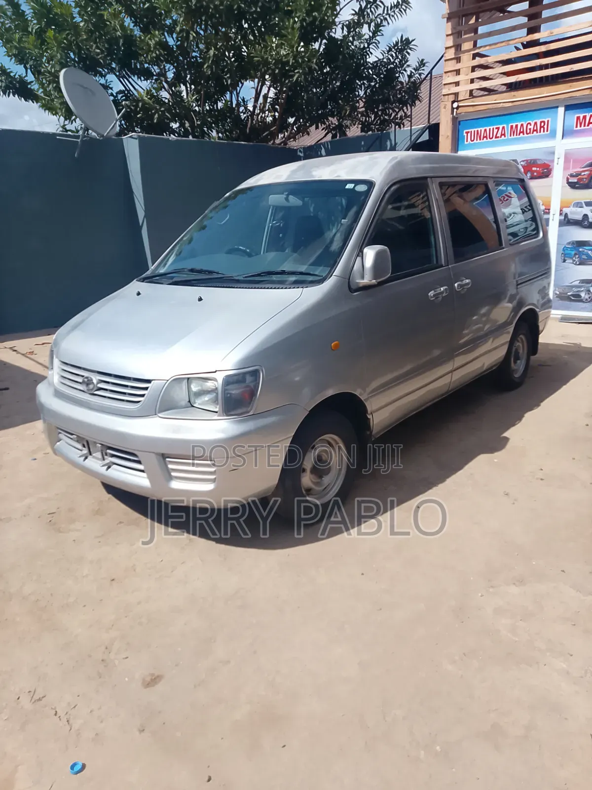 Toyota Noah 2005 Silver