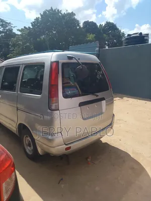 Toyota Noah 2005 Silver