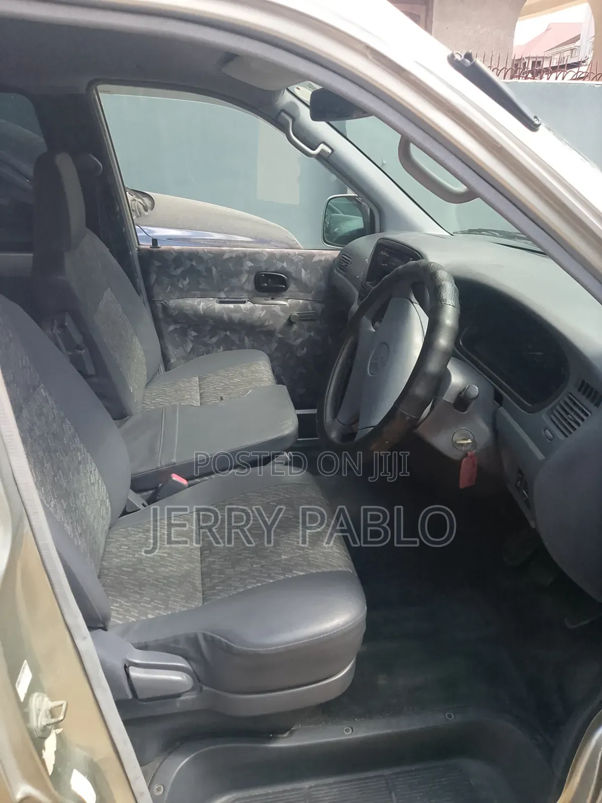 Toyota Noah 2005 Silver