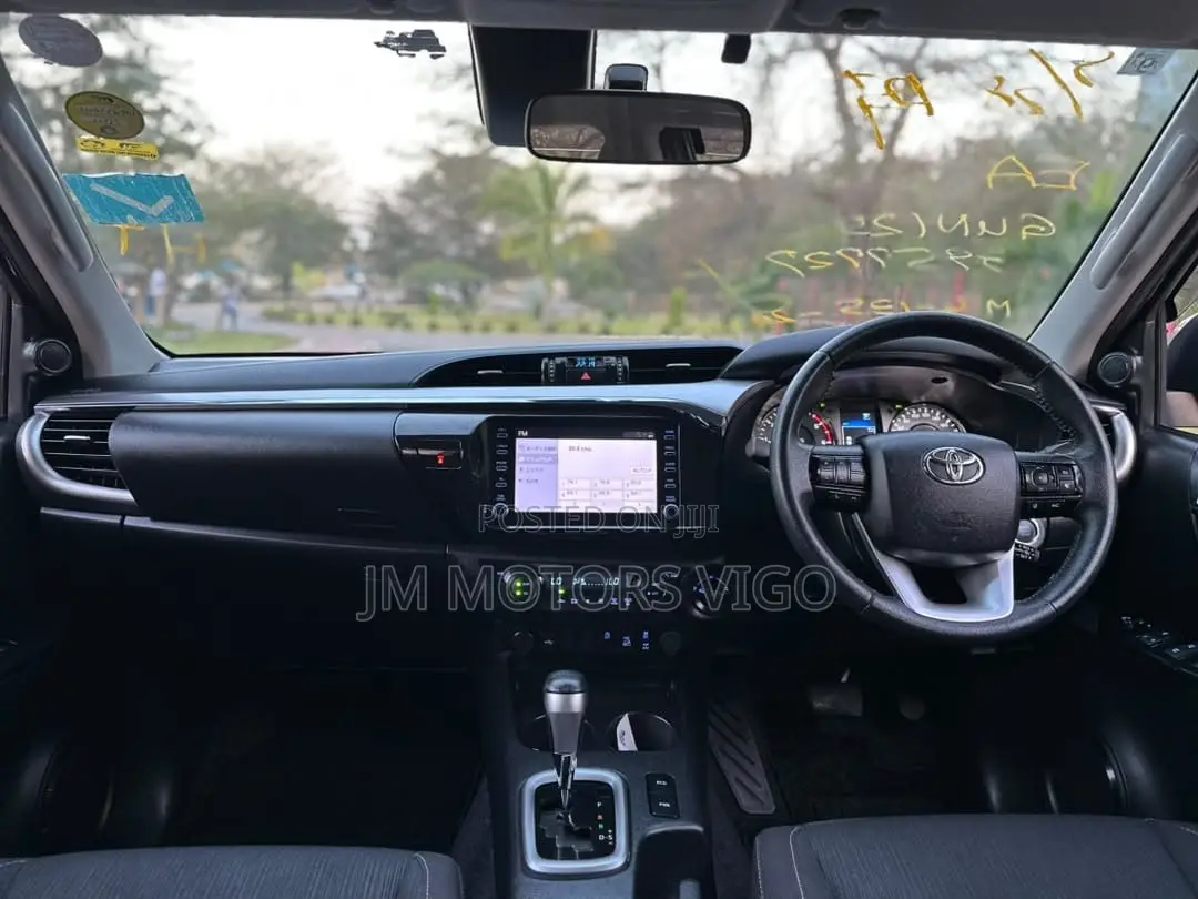 Toyota Hilux 2024 Black