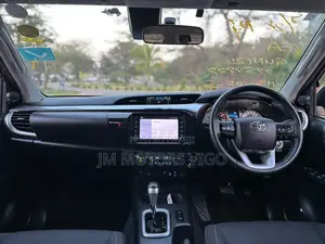 Toyota Hilux 2024 Black