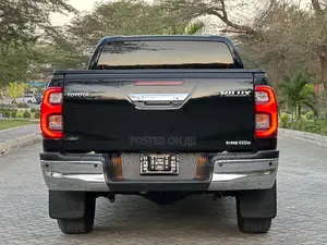 Toyota Hilux 2024 Black