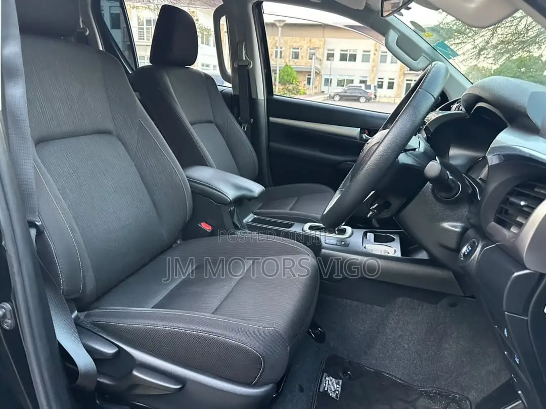 Toyota Hilux 2024 Black