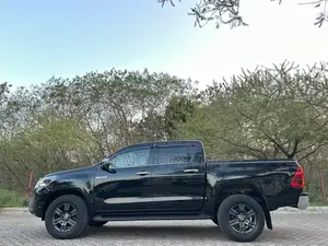 Toyota Hilux 2024 Black