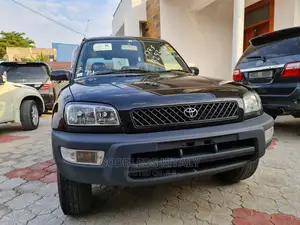 Photo - Toyota RAV4 1999 Black