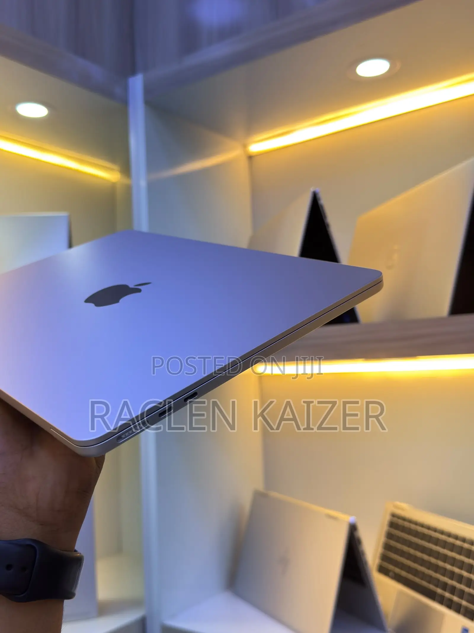 New Laptop Apple MacBook Air 2022 M2 8GB Apple M4 SSD 256GB