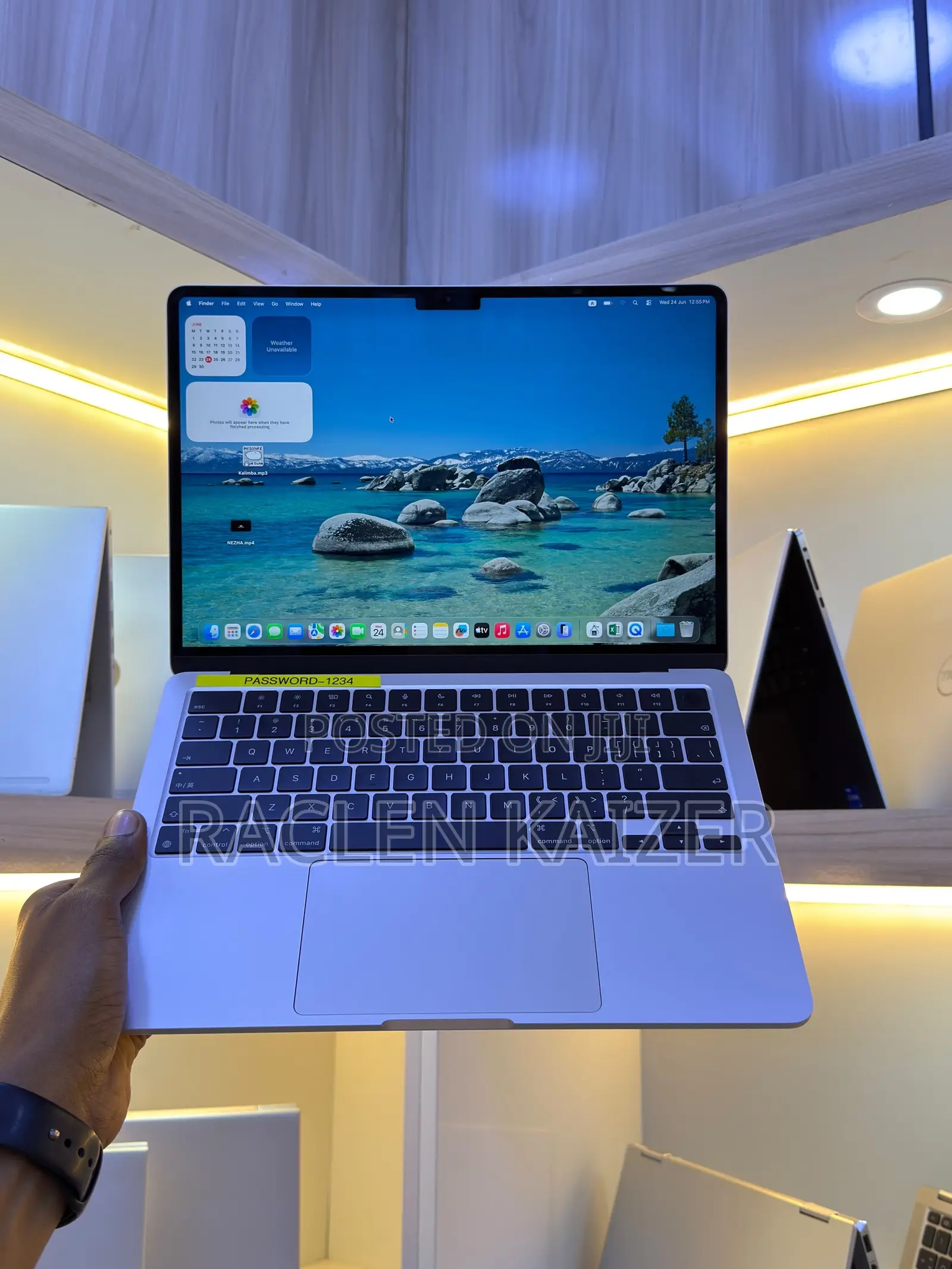 New Laptop Apple MacBook Air 2022 M2 8GB Apple M4 SSD 256GB