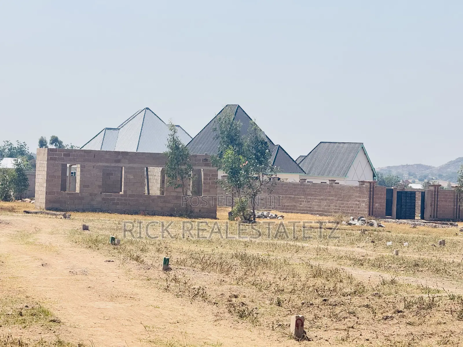 Viwanja Vya 25x20) Vizuri Vya Makazi Vinauzwa Kisesa - Kona Ya Kayenze