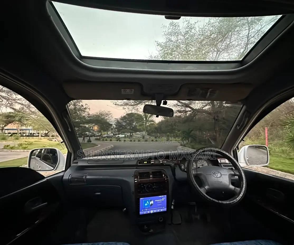 Toyota Noah 2001 White