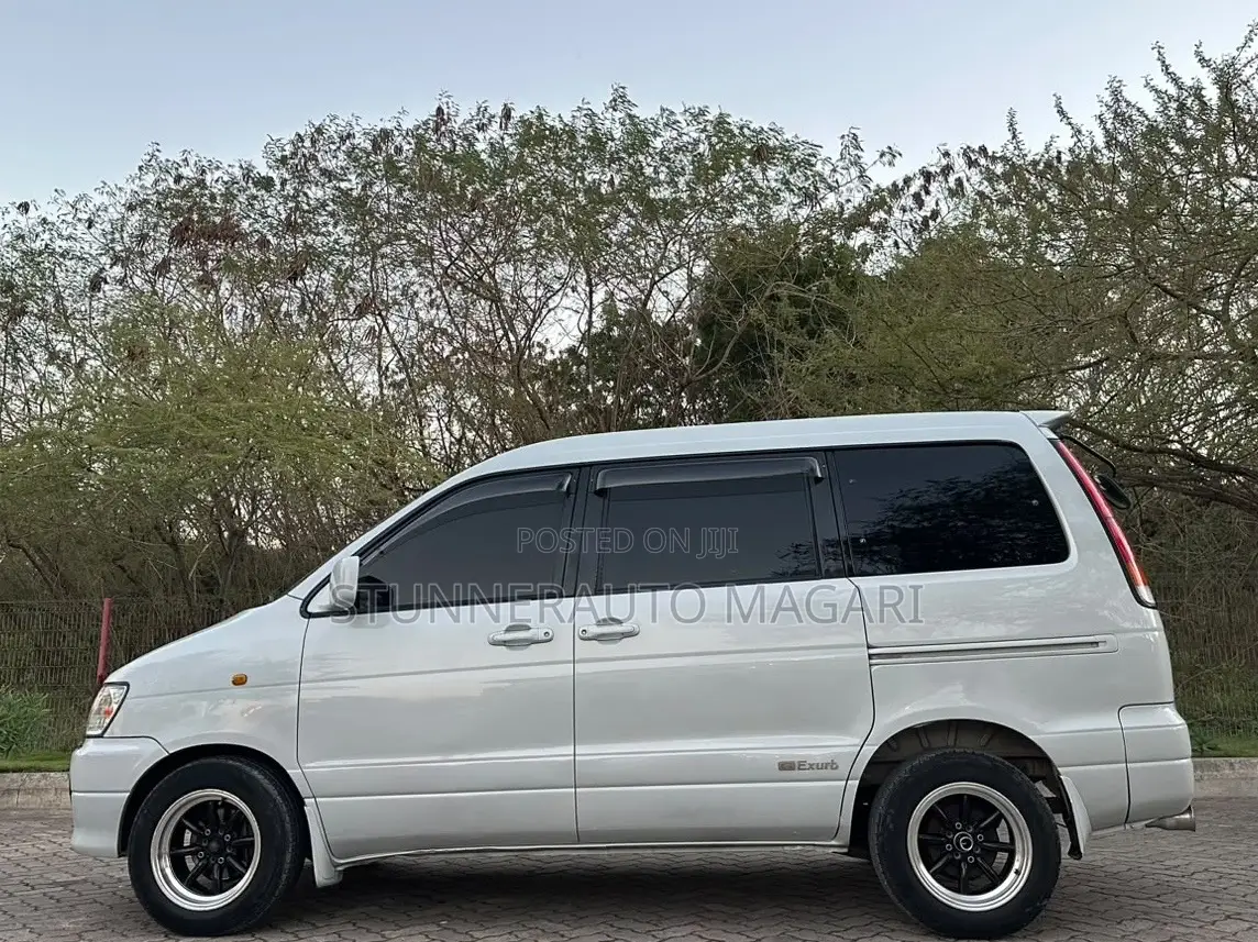Toyota Noah 2001 White