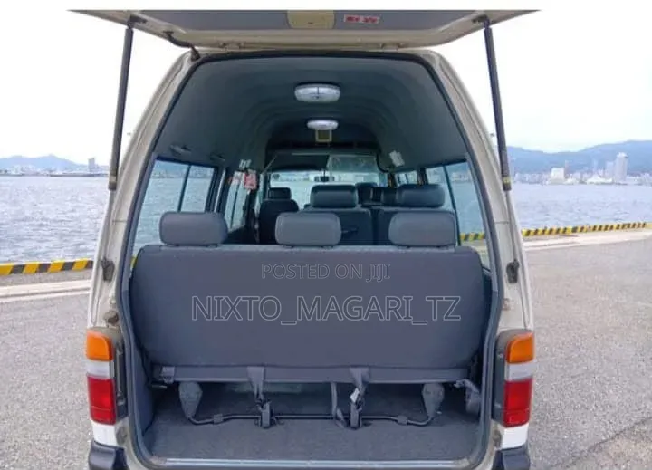 Toyota HiAce 2002 White