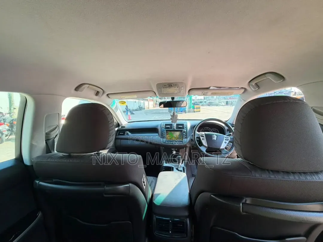 Toyota Crown 2010 Black