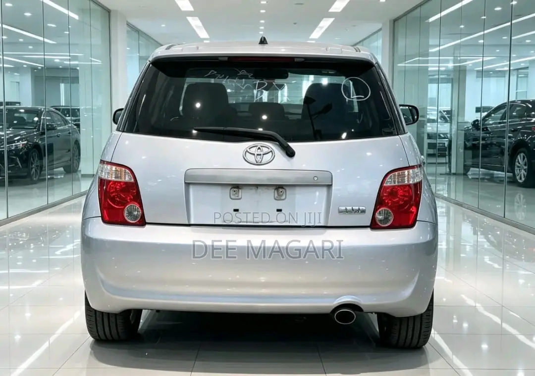 Toyota IST 2009 Silver