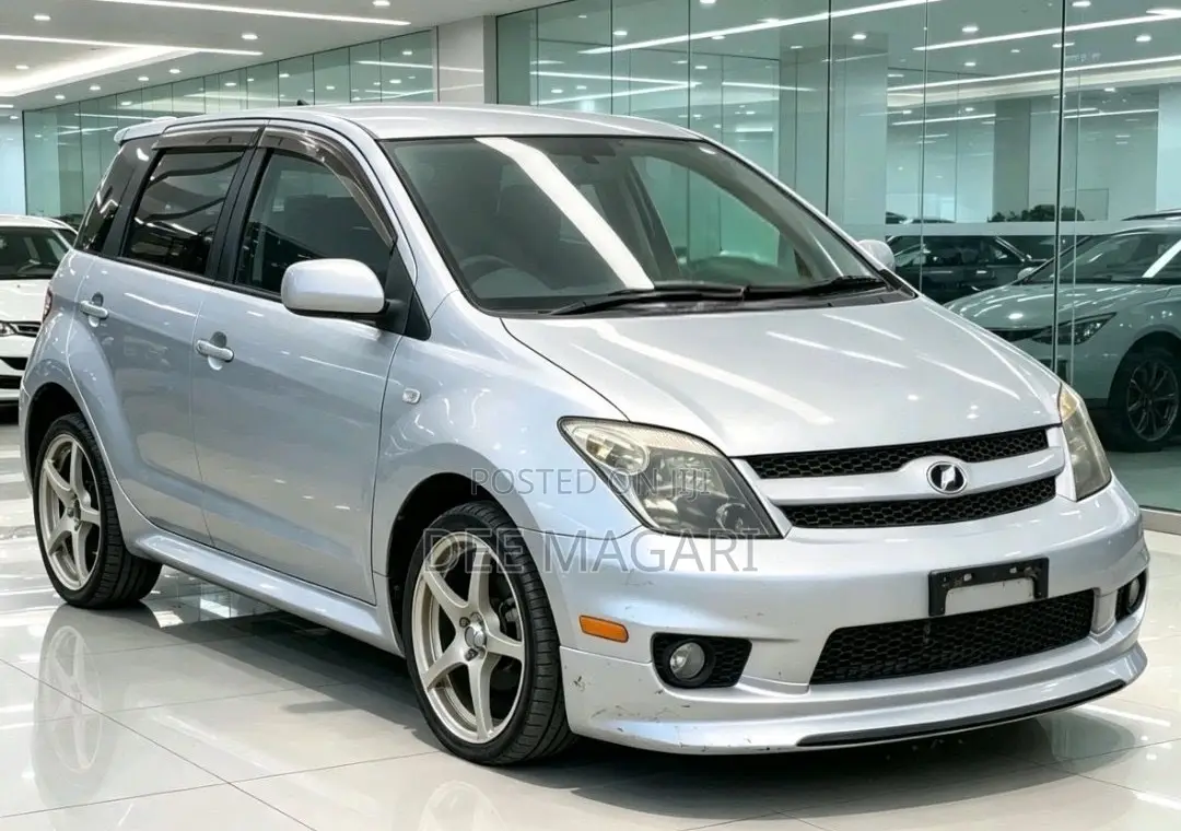 Toyota IST 2009 Silver